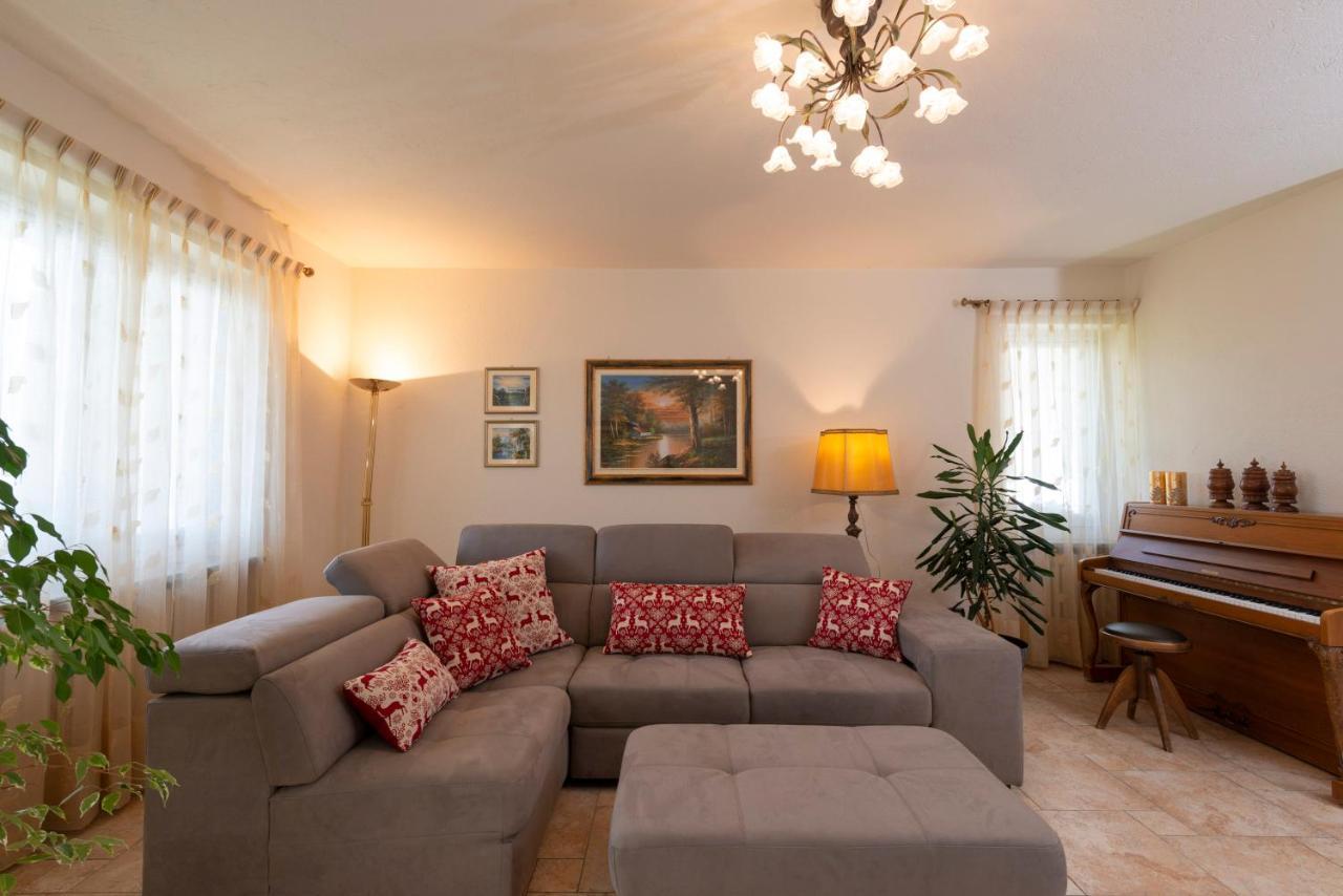Villa Mara - Aosta - 200 Mq - Wifi - Jacuzzi - Parcheggio - Giardino المظهر الخارجي الصورة