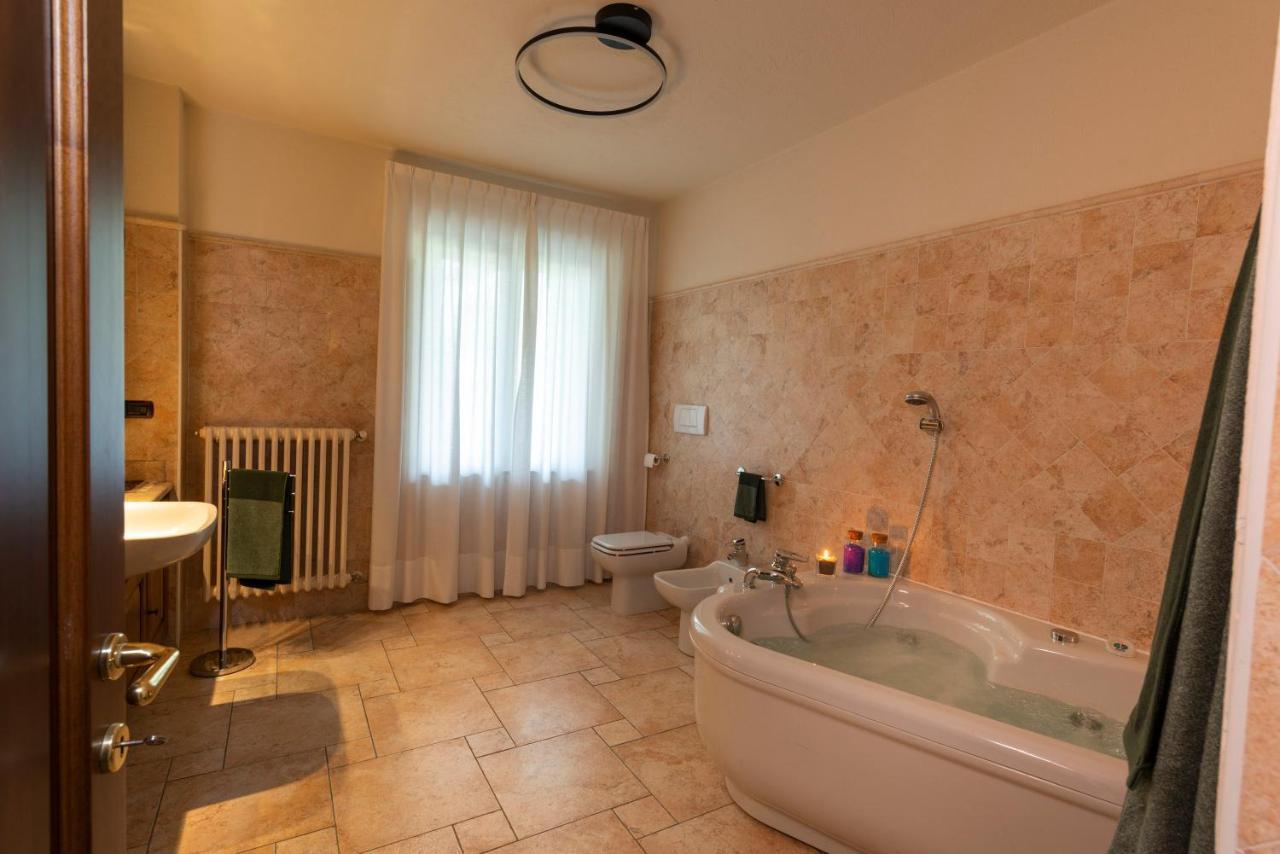 Villa Mara - Aosta - 200 Mq - Wifi - Jacuzzi - Parcheggio - Giardino المظهر الخارجي الصورة