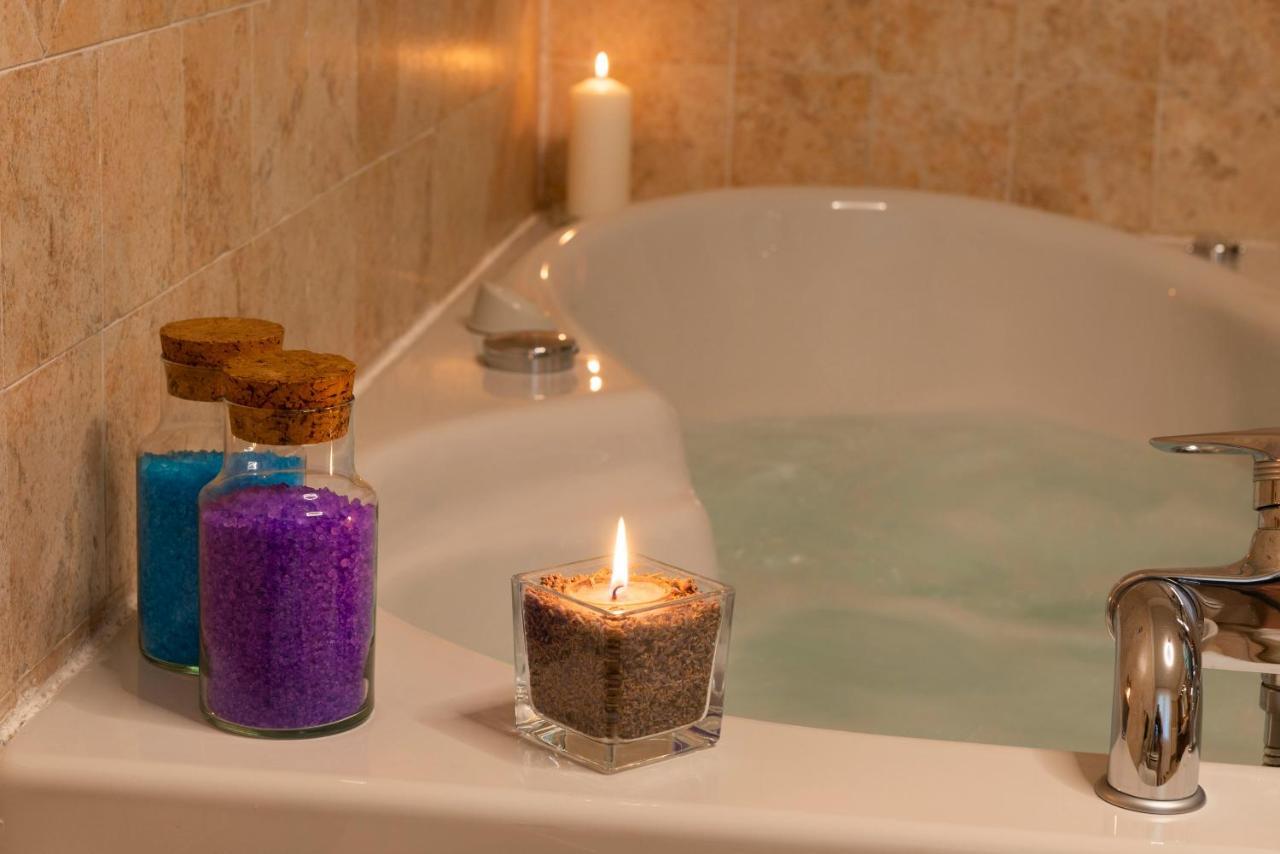 Villa Mara - Aosta - 200 Mq - Wifi - Jacuzzi - Parcheggio - Giardino المظهر الخارجي الصورة