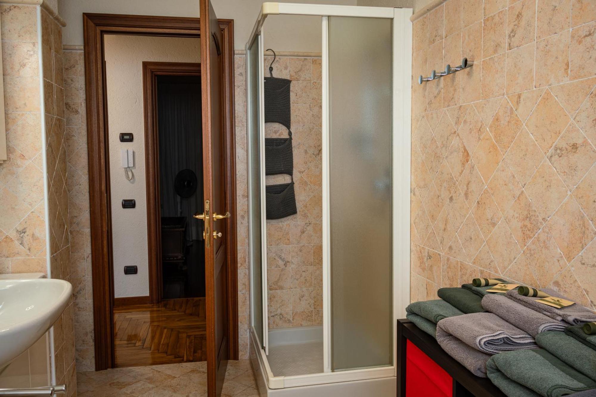Villa Mara - Aosta - 200 Mq - Wifi - Jacuzzi - Parcheggio - Giardino المظهر الخارجي الصورة
