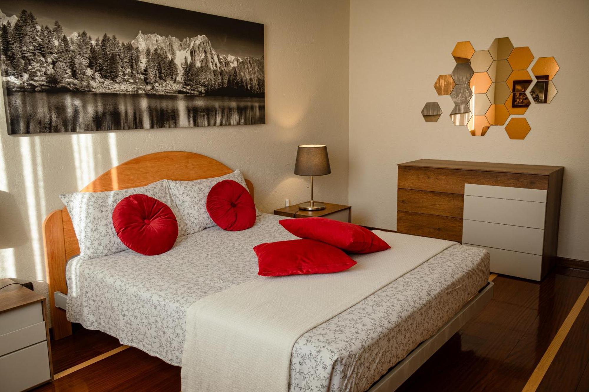 Villa Mara - Aosta - 200 Mq - Wifi - Jacuzzi - Parcheggio - Giardino المظهر الخارجي الصورة